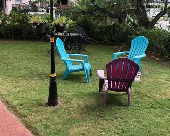 Dar es Salaam: Haven of Peace! at Rose's place - Chase Village - Patio