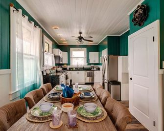 New - Hula House Wac- 3br- Hilo Town - Hilo - Essbereich