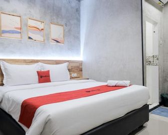 RedDoorz @ Sekip Medan - Medan - Bedroom