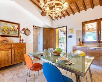 Nice Apartment In Monteverdi Marittimo - Monteverdi Marittimo - Dining room