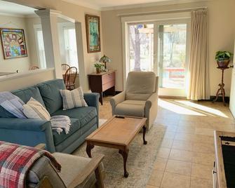 Coastal Farm Cottage Book 7 days receive 100 gift card - Tiverton - Living room
