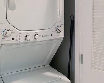 Central DC Flat Sleeps 3 Convention Center - Washington, D.C. - Laundry facility