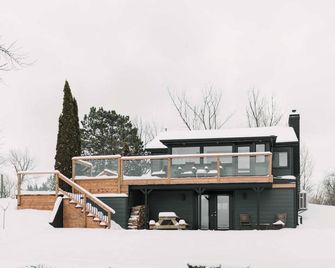 Narrows Nook - Prince Edward County Waterfront - Deseronto - Building