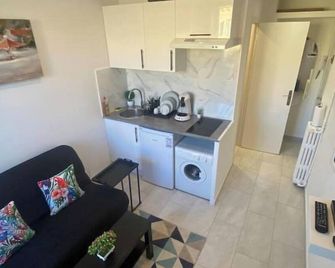 Studio sur avenue jean médecin à Nice - Niza - Cocina