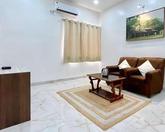 Hotel Basundhara - Shānti Niketan - Living room