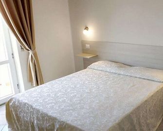 Al Giglio - Affittacamere - Cariati - Camera da letto