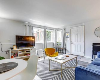 Seattle Garden Apt Walk to Water and Amenities! - Seattle - Sala de estar