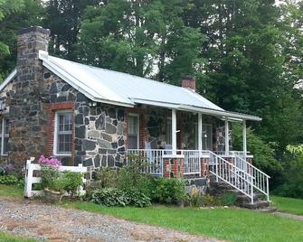 Stone House In Little Switzerland - Spruce Pine - Building