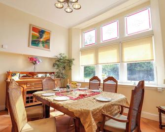 Rob Roy Apartment, Family Friendly, With Hot Tub In Buchlyvie - Stirling - Dining room