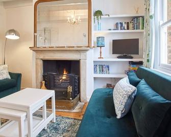 Gun Gutter House - Saltburn-by-the-Sea - Living room