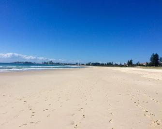 Bilinga Beach Motel - Bilinga - Beach