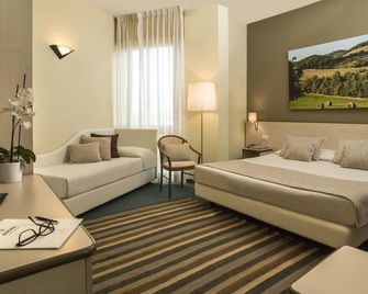 Hotel Ristorante Alcide - Poggibonsi - Bedroom