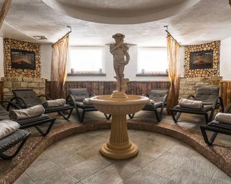 Beauty & Wellness Hotel Tirolerhof - Nauders - Sala de estar