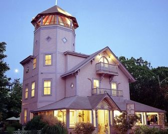 ذي أوك تري بلافس إن - واك بلوفس - مبنى