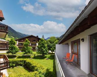 Alpin Apartment - Klosters-Serneus - Balkón