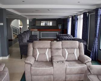 Crescent Resort And Conference Centre - Athi River - Living room