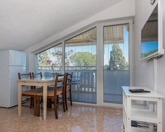 Apartments Dalmata Biograd - Biograd na Moru - Jídelna