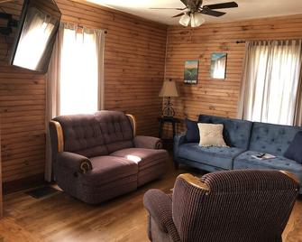 Carriage House On Main Near Nrg National Park - Oak Hill - Living room
