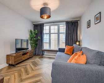 Central Belfast Apartments: Alfred Street - Belfast - Living room