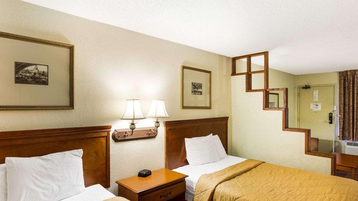 Rodeway Inn and Suites South of Fiesta Park