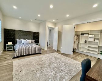 New Modern Home in Bellevue - Beaux Arts Village - Bedroom
