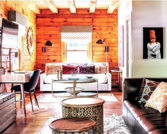 Modern, Boho Log Cabin: Idyllic, Secluded, Serene - Stone Ridge - Sala de estar
