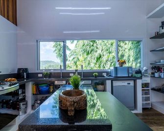 Chácara 8 suítes Piscina Churrasqueira 40min de SP - Mairiporã - Küche