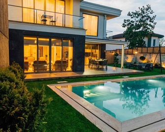 New Balturk Villas Sapanca - Sapanca - Pool