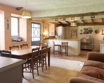 Shabby Chic Paradise Really Is Our Family Home Not Another Investment Property!! - Thénac - Comedor