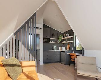 Cliff Side Cabin; Modern A Frame, Amazing Views! Just outside of Durango. - Durango - Kitchen