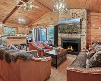 Log Cabin in the Woods - Arkdale - Sala de estar