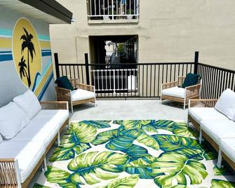 Deluxe One Bedroom Suite 101 - Wildwood - Balcony