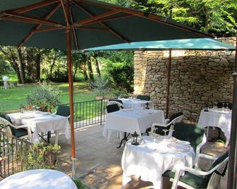 Logis Hôtel Le Moulin de la Beune - Les Eyzies-de-Tayac-Sireuil - Patio