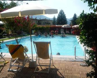 Hotel Ristorante La Lanterna - Castelnuovo di Garfagnana - Pool
