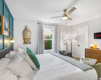 Private Getaway, Hot Tub, Mini Golf & Family-Friendly Yard Near Kalahari - Round Rock - Bedroom