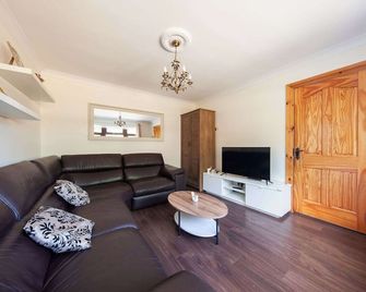 Spacious and convenient 3 bed property in Swords - Swords - Olohuone