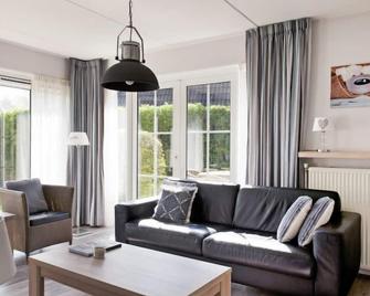 Holiday Home Bungalowpark It Wiid by Interhome - Earnewâld - Wohnzimmer