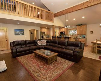 Mt Hood Village! Close to Golf and Skiing. Hot Tub+Dog Friendly - Mount Hood Village - Sala de estar