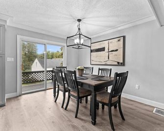 Cute 3br Apt - So Burlington - South Burlington - Dining room