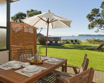Beachfront Resort - Whitianga - Pati