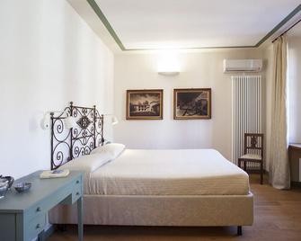 Borromeo Rooms Bed & Living - Vimercate - Спальня