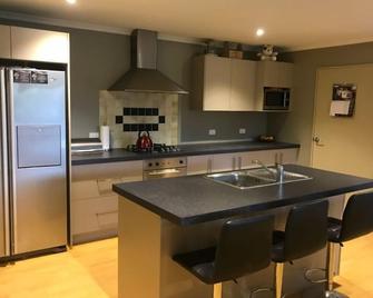Sun Soaked Lookout Timaru - Timaru - Kitchen