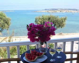 Hotel Roussos Beach - נאוסה - מרפסת