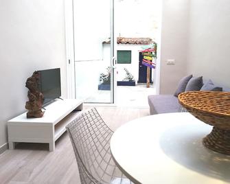 Mazi Apartments Chic - Badalona - Comedor