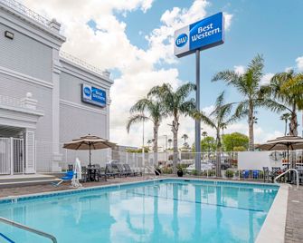 Best Western Salinas Monterey Hotel - Salinas - Piscina