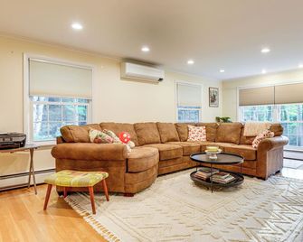 Near Main St & Festivals: Peaceful Keene Getaway! - Keene - Soggiorno