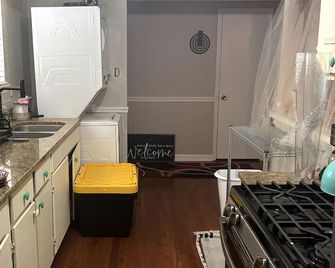 Bakers Rendezvous Tea House thats Pet- Friendly! - Lithonia