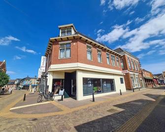 Hotel Eckhardt - Uithuizen - Edificio