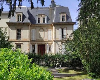 T3 duplex avec parking à La Bourboule - FR-1-608-269 - 拉布爾布勒 - 建築