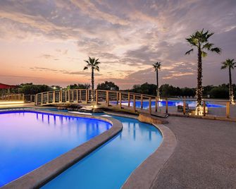 The Kingdom Resort - Rustenburg - Piscina